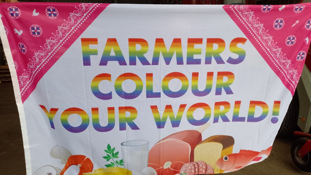 E&eacute;n van de spandoeken tijdens de Amsterdam Pride