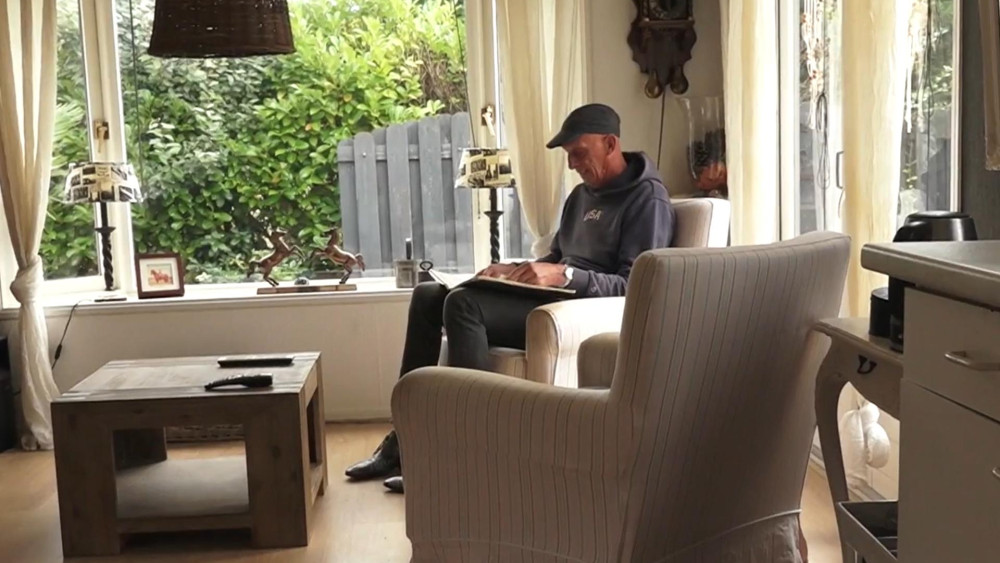 Rolf Koopmans in zijn chalet, in betere tijden Ursemmerhof