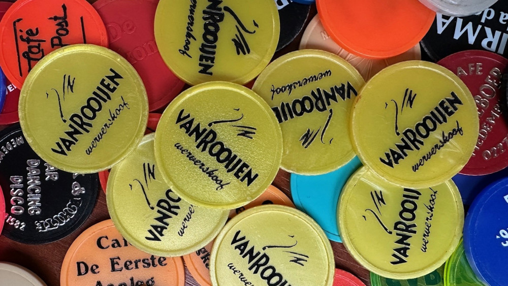 De herkenbare gele muntjes van Van Rooijen