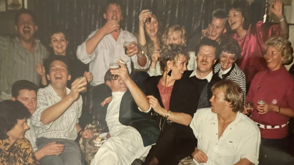 Personeel van Van Rooijen geniet na een geslaagde avond