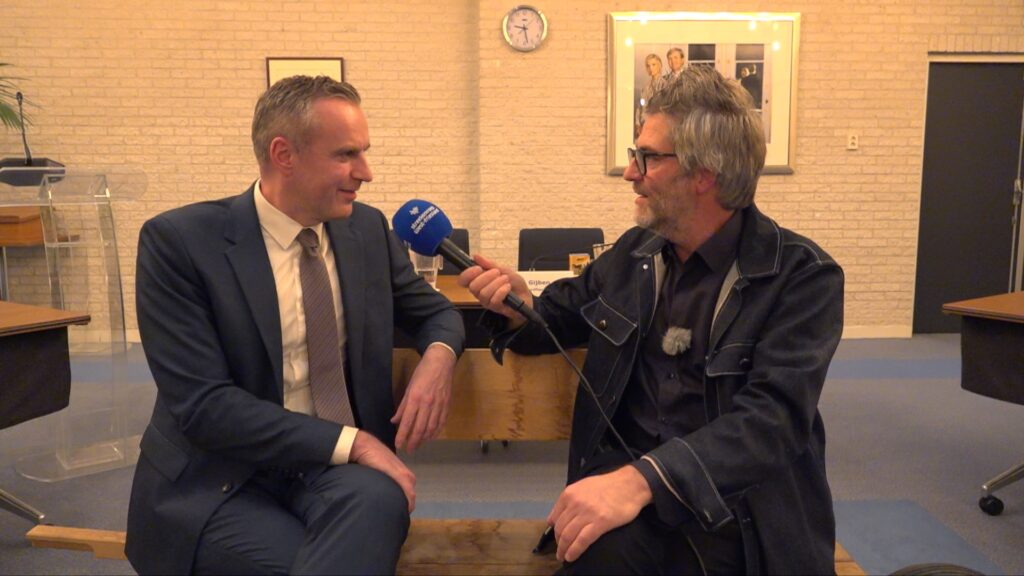 Een Nieuwe Burgemeester voor Opmeer: Herman Wiersema krijgt applaus