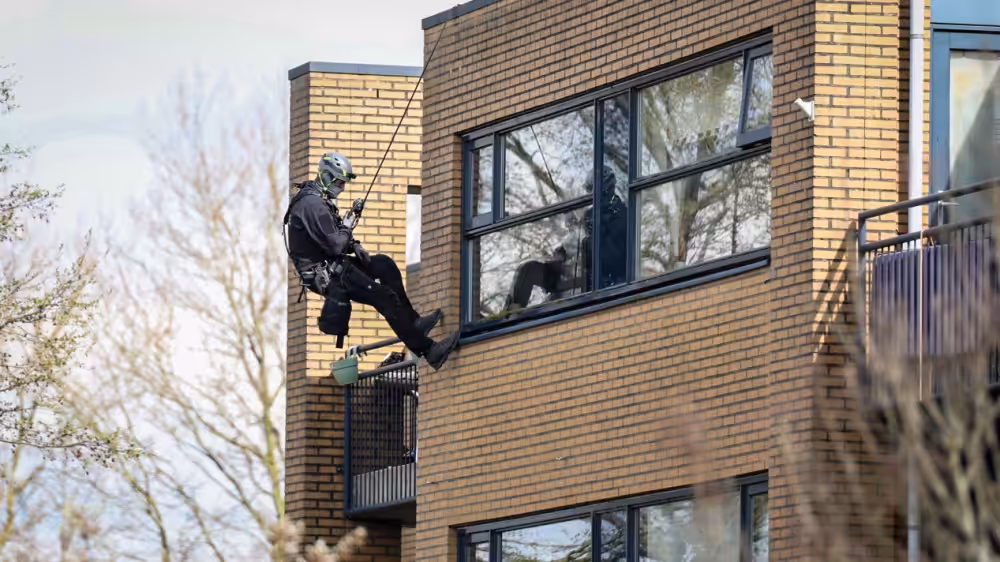 Arrestatieteam in actie voor verwarde vrouw Kudelstaart
