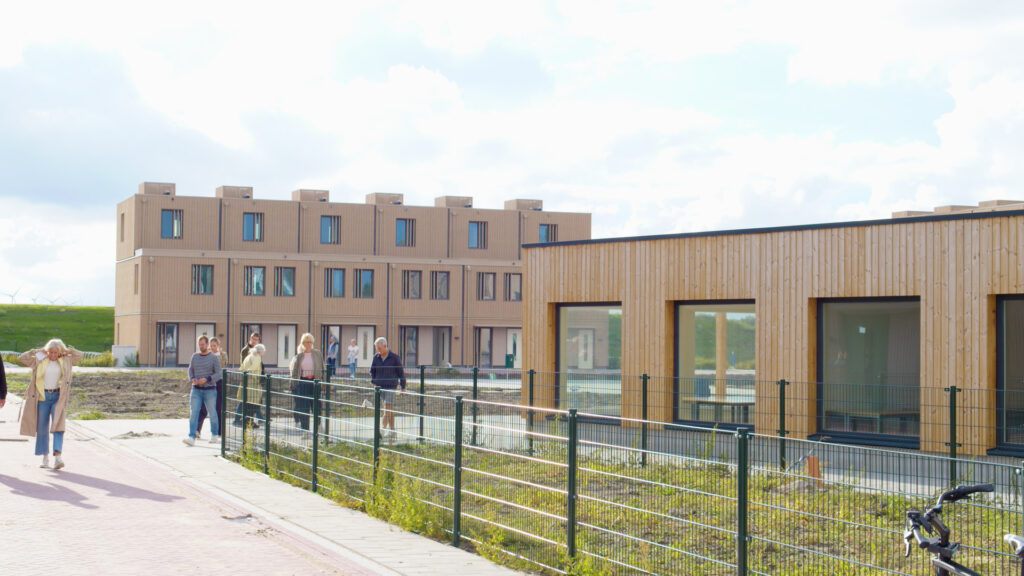 Nieuwe opvang van COA in Medemblik opent deuren, omwonenden krijgen rondleiding