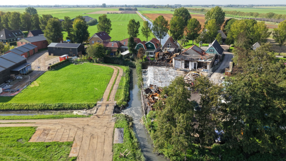 Schade na brand in loods Lambertschaag
