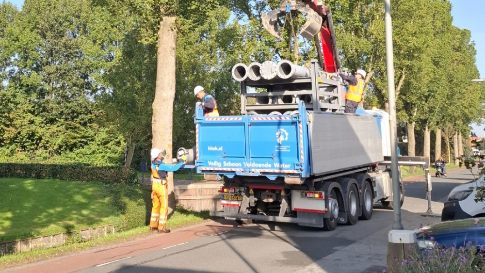 De stellage wordt opgebouwd